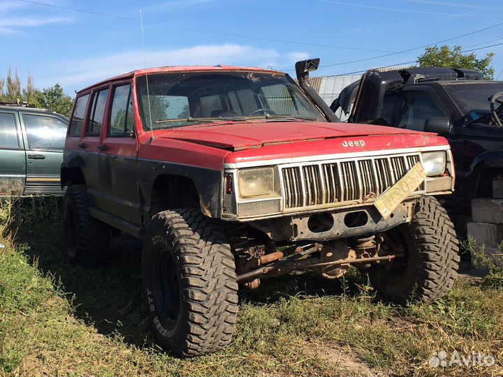 Jeep Cherokee XJ в разборе