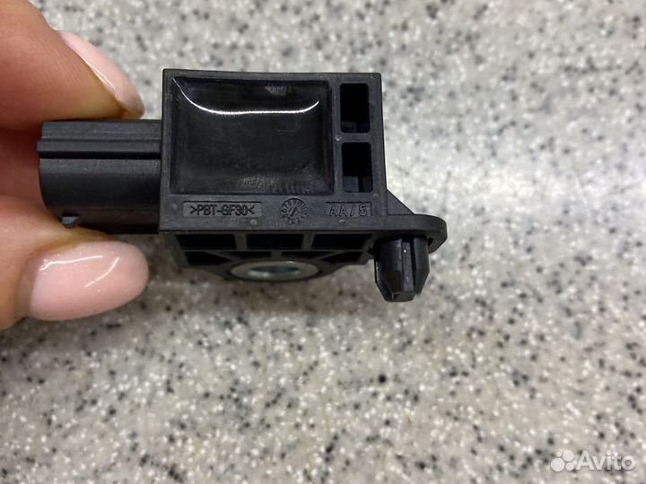 Датчик удара Nissan 988303RA0A