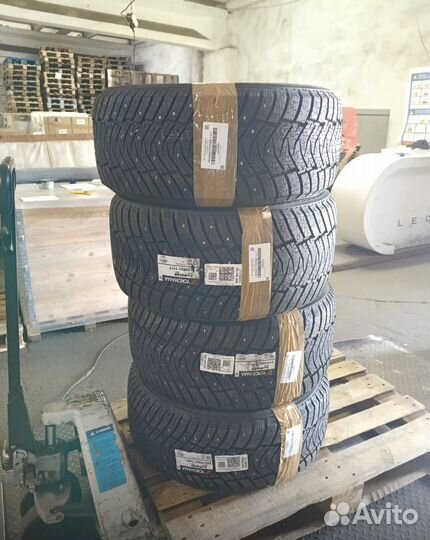 Yokohama Ice Guard IG65 285/40 R21 и 285/40 R21