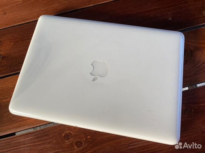 Ноутбук Apple MacBook 2010