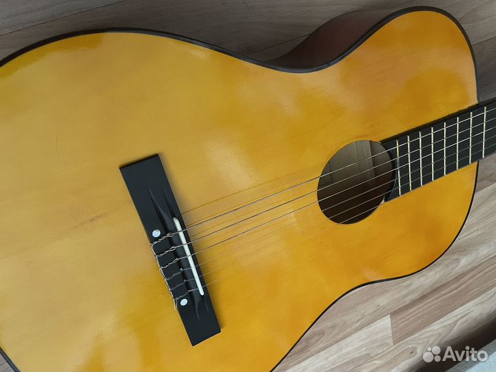 Акустическая гитара
