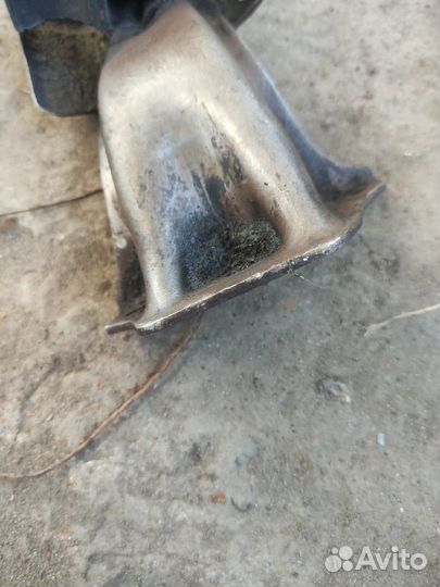 Кронштейн двигателя Volkswagen Passat B2