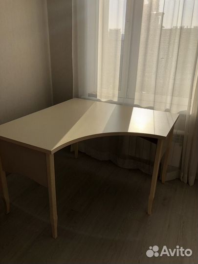 Угловой письменный стол