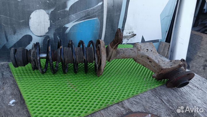 Стойка передняя правая Audi 80 b3