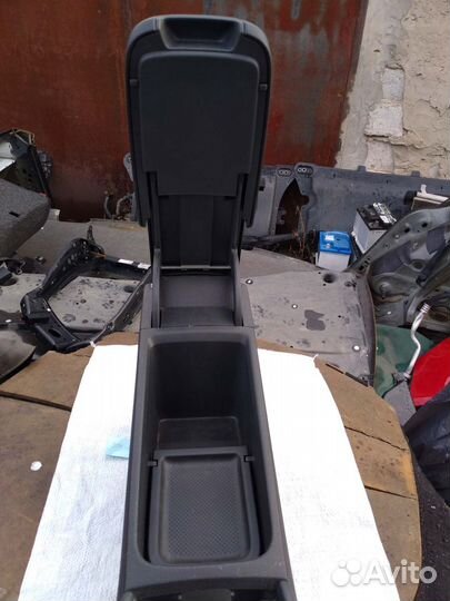 Подлокотник с центральной консолью Шкода Кодиак