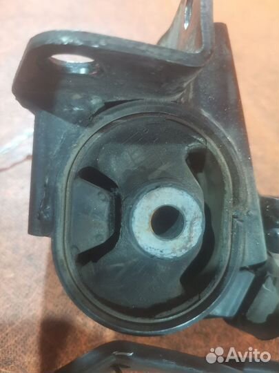 Подушка двс Toyota Opa ZCT10 (Переднее Левое)