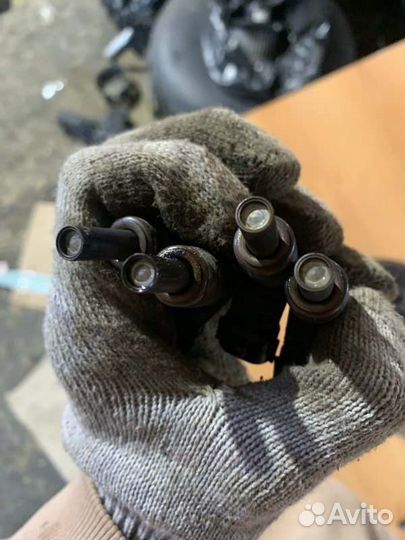 Форсунка топливная Peugeot 208 хетчбек 1.6 VTI 16V