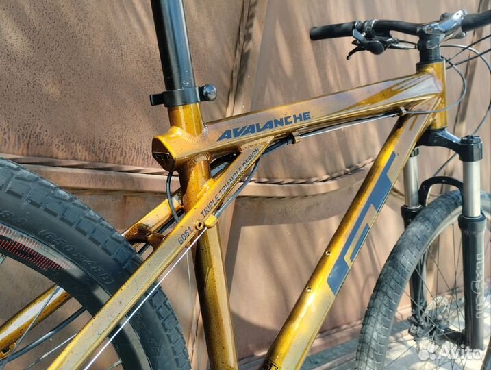 Велосипед GT avalanche 27.5