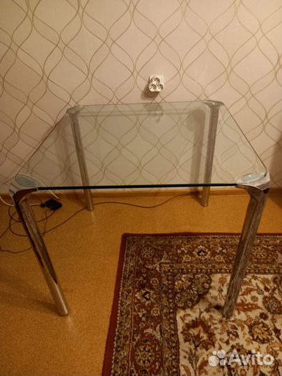 Стол стеклянный