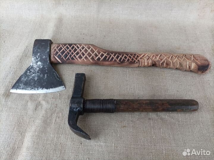 Старинный молоток, коварный топор, Одним лотом