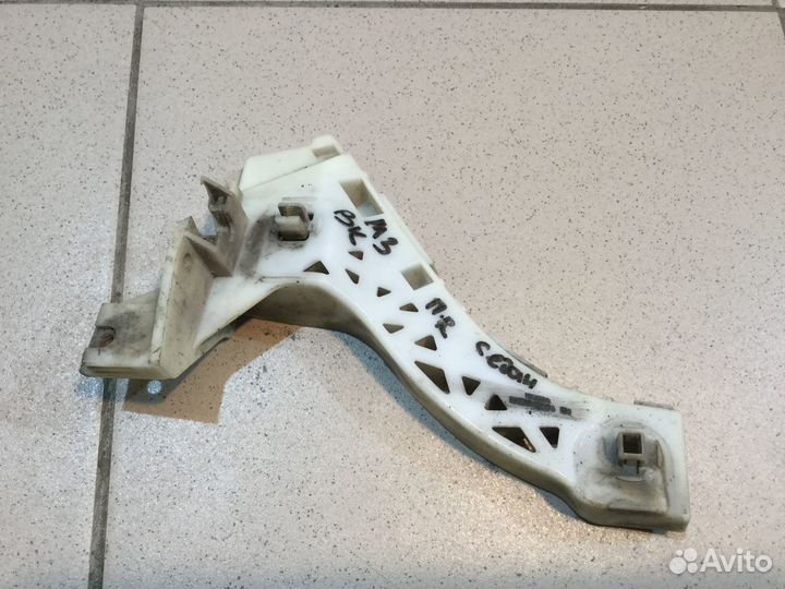 Направляющая бампера правая Мазда 3 BK 2002-2009