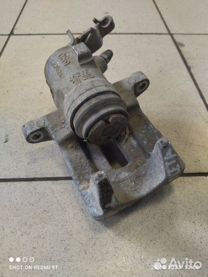 Суппорт тормозной задний правый Volkswagen Jetta 6