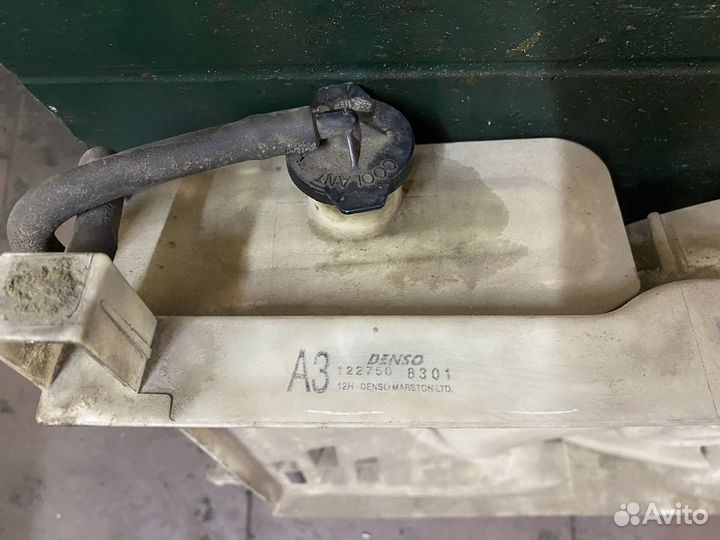 Вентилятор охлаждения двигателя с бачком Avensis