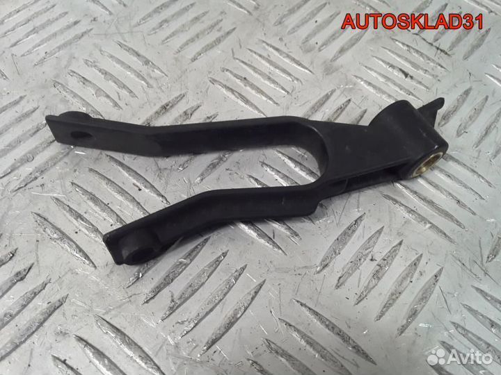 Кронштейн радиатора верхний Opel Astra H 13162131