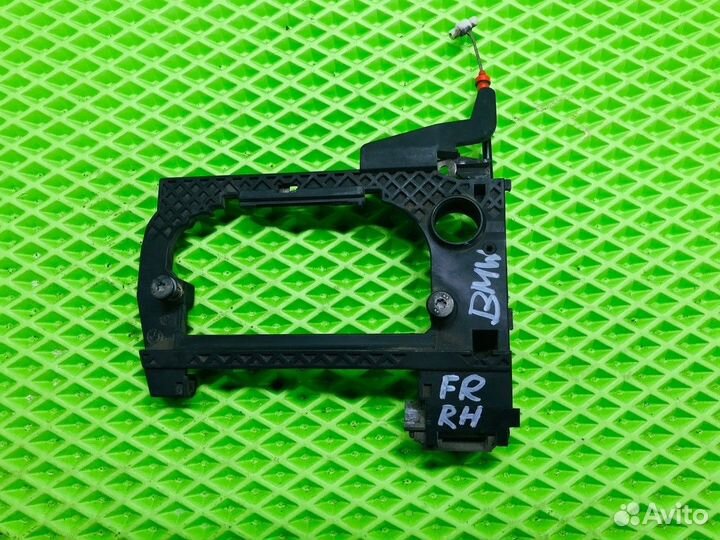 Кронштейн ручки BMW E39 передний правый