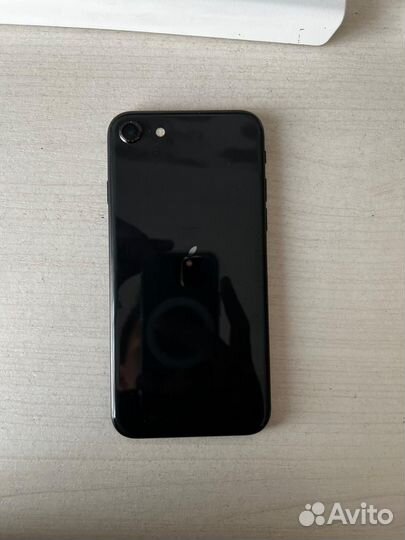Телефон iPhone se 2020