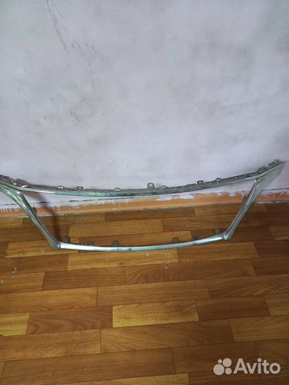 Молдинг решетки радиатора Lexus rx 2010г