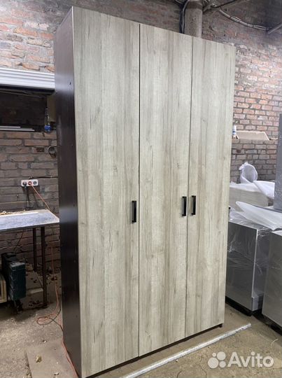 Шкаф платяной