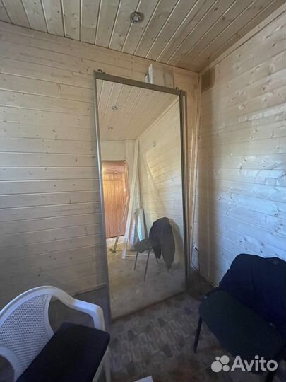 Зеркало,дверь на колесиках