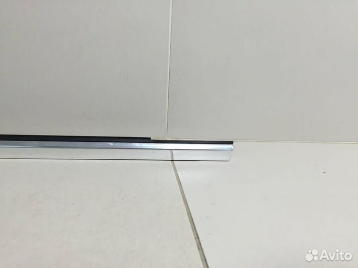 Накладка стекла переднего левого Volkswagen Tiguan