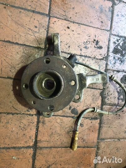 Поворотный кулак Renault Clio