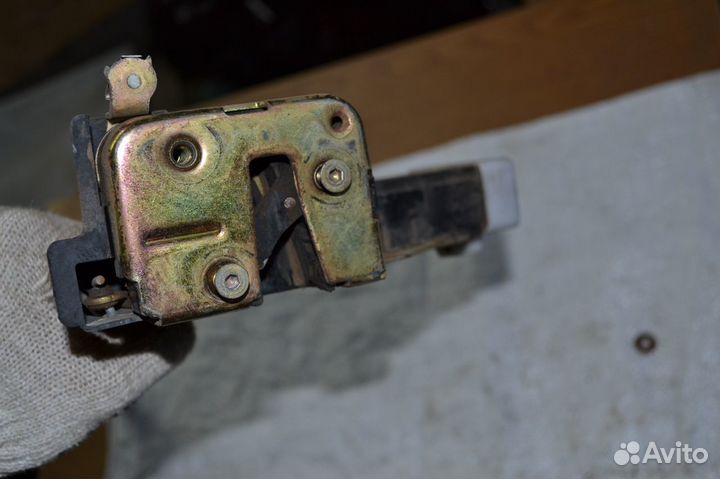 Замок Volvo S40 передний правый