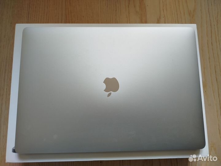 Apple macbook pro 16 2019 i7 16 512