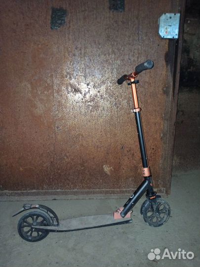 Самокат детский двухколесный в состоянии нового