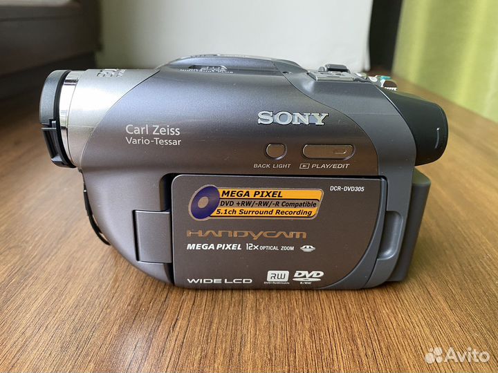 Видеокамера Sony DCR-DVD305E