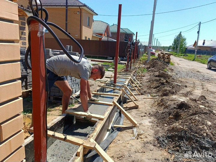 Забор под ключ с кирпичными столбами