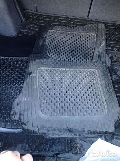 Автомобильные коврики nissan