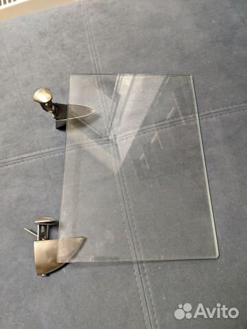 Стеклянная полочка на хромированных крепежах
