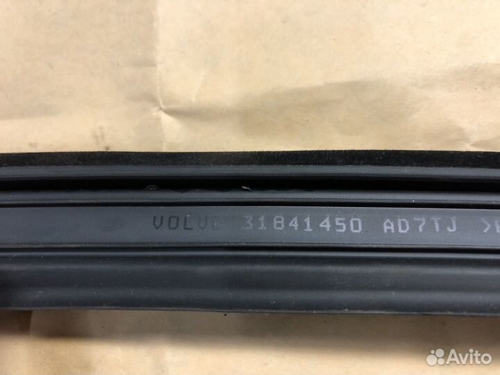 Молдинг двери передний левый Volvo XC90 2