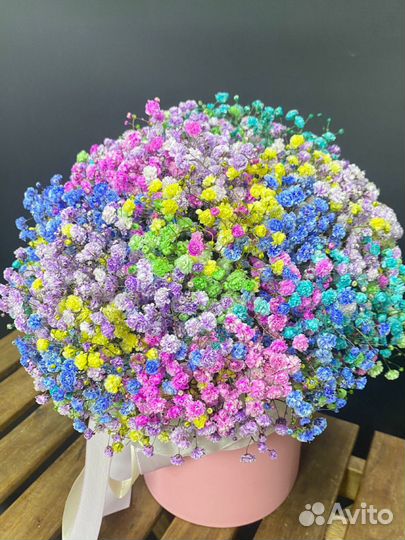 Композиция из радужной гипсофилы