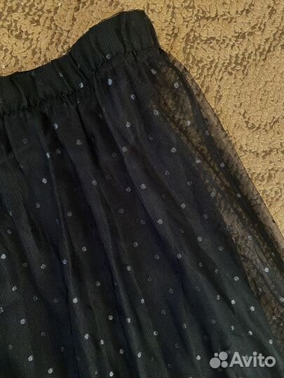 Две пары брюк и одна юбка миди