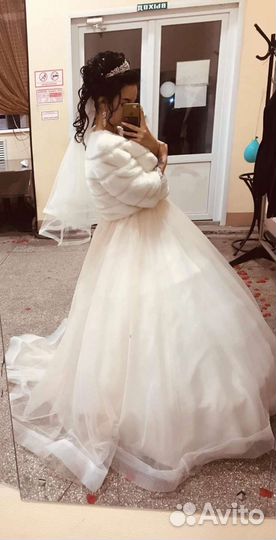 Свадебное платье со шлейфом