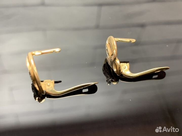 Золотые серьги 585 пробы массой 3 грамма