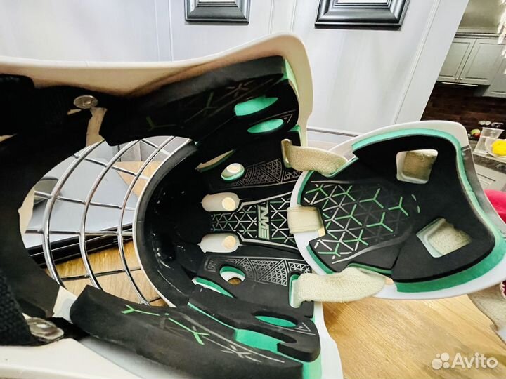 Вратарский шлем bauer