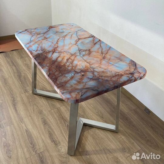 Кухонный стол 'Tangible Cap'