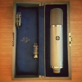 Студийный ламповый микрофон Neumann UM 57