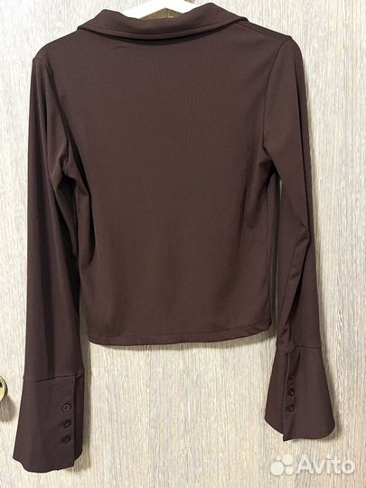 Блузка с раклешенными рукавами