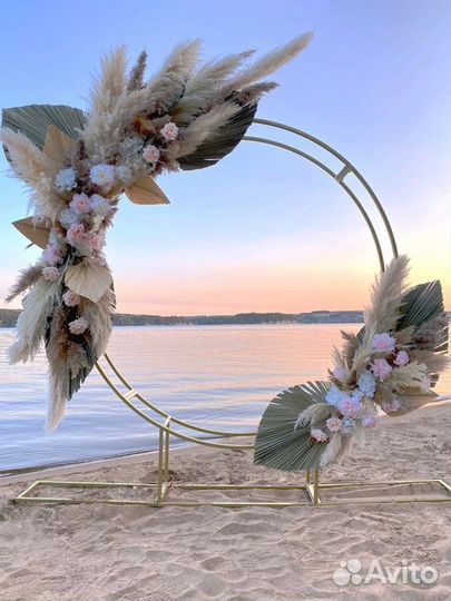 Аренда арки и стоек для фотозоны