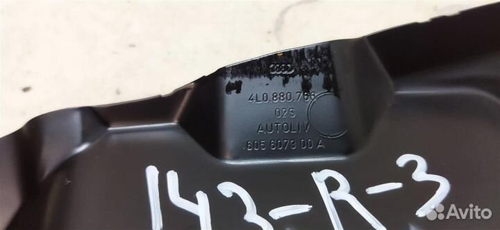 Кронштейн (сопут. товар) Audi Q7 2005