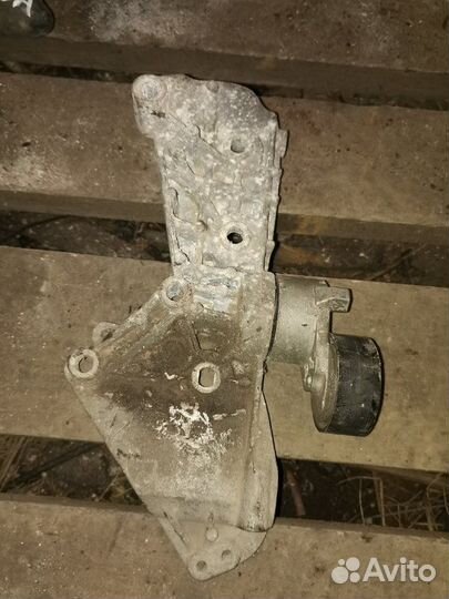 Кронштейн генератора Renault Megane 2