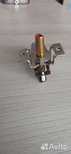 Термостат KST-820 (T250, 250V, 10A, шток 15mm)