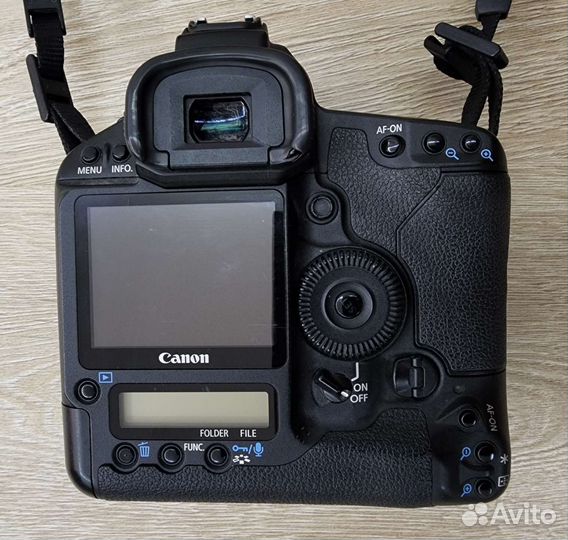Зеркальный фотоаппарат canon eos 1Ds mark III