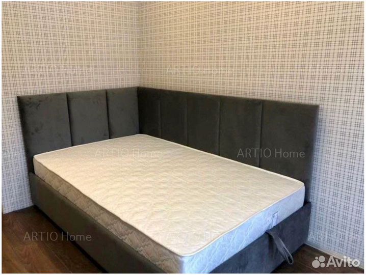 Детская кровать с мягкой спинкой