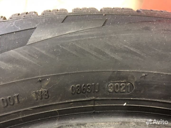 Pirelli Ice Zero FR 235/55 R19 105H