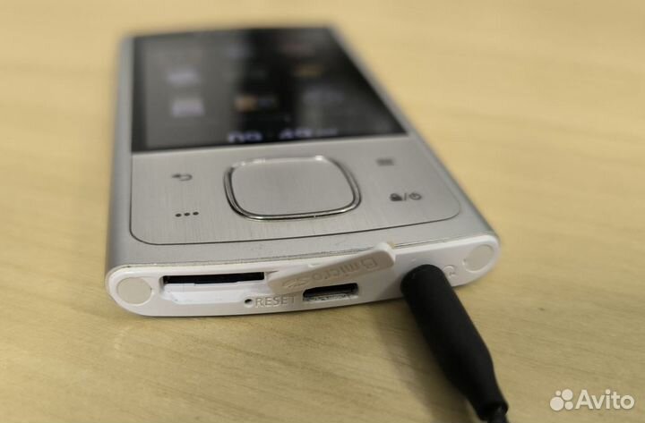 Samsung YP-R0 плеер 8GB