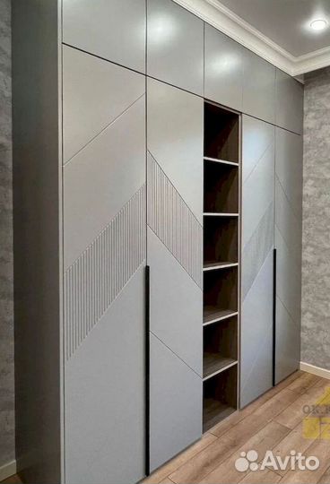 Шкаф с зеркалом